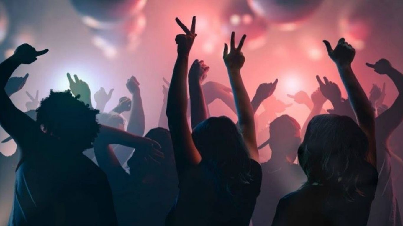 Crowed Dance